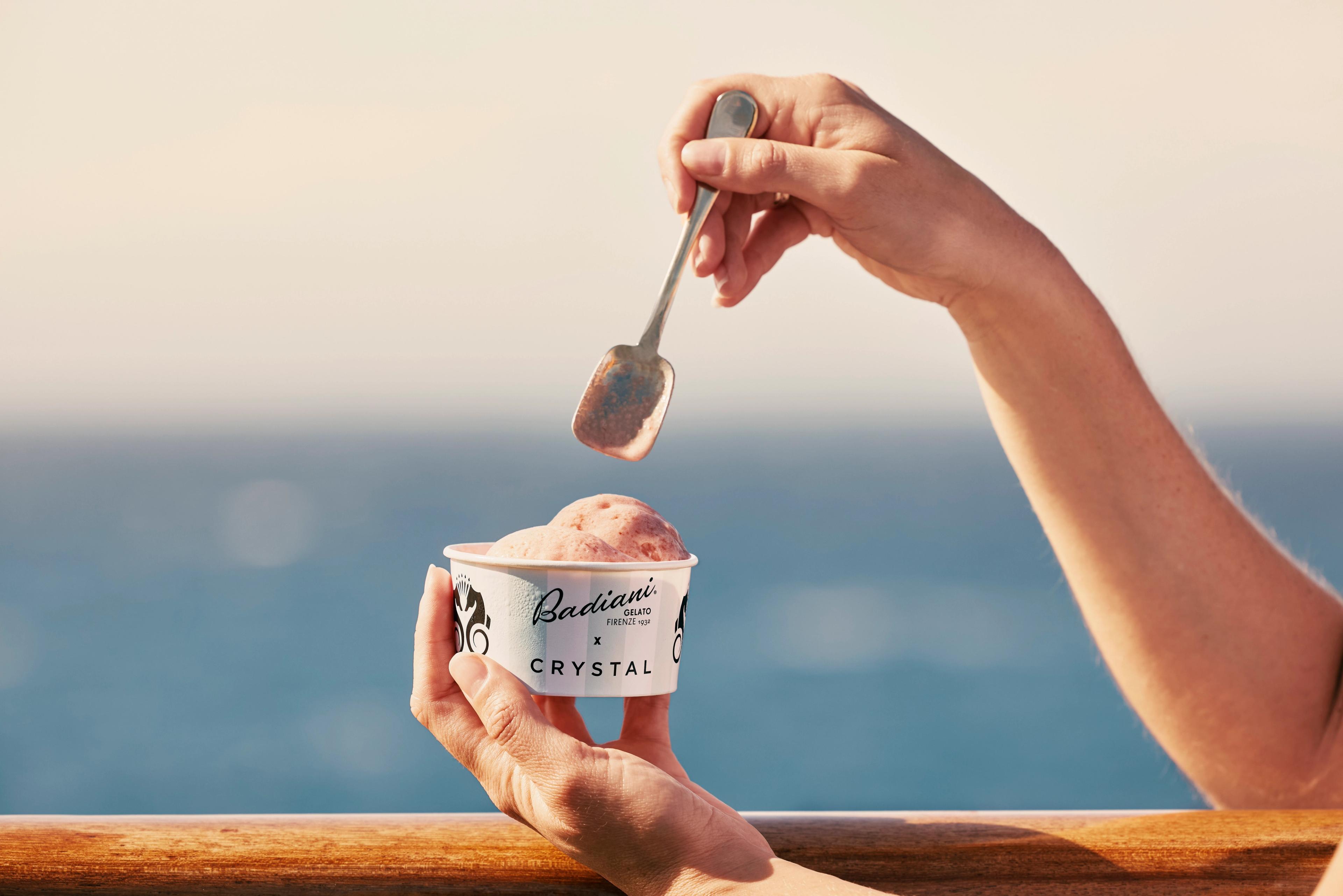 A WIDE CHOICE OF FLAVORS AND TOPPINGS