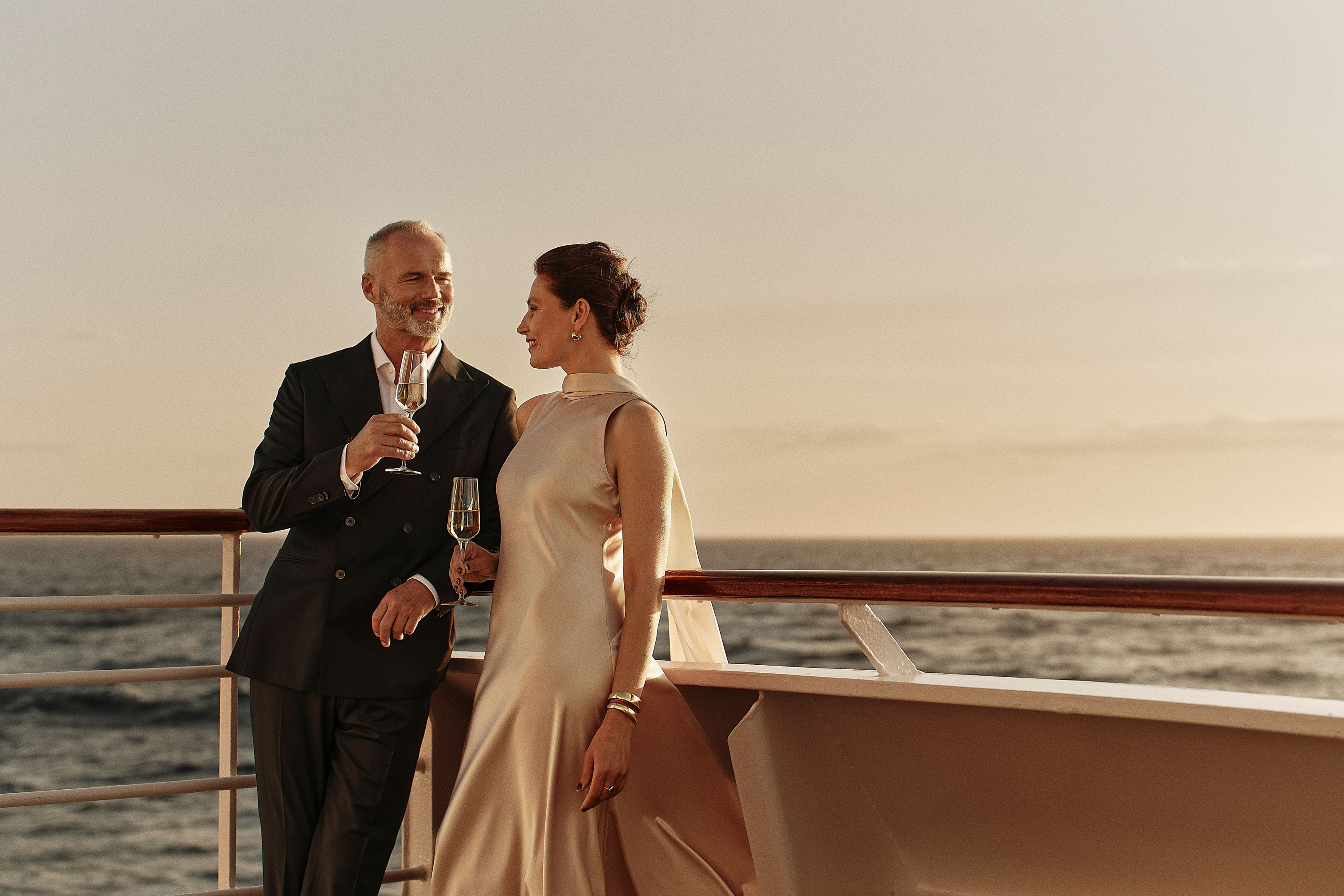  Luxury Cruises -ES