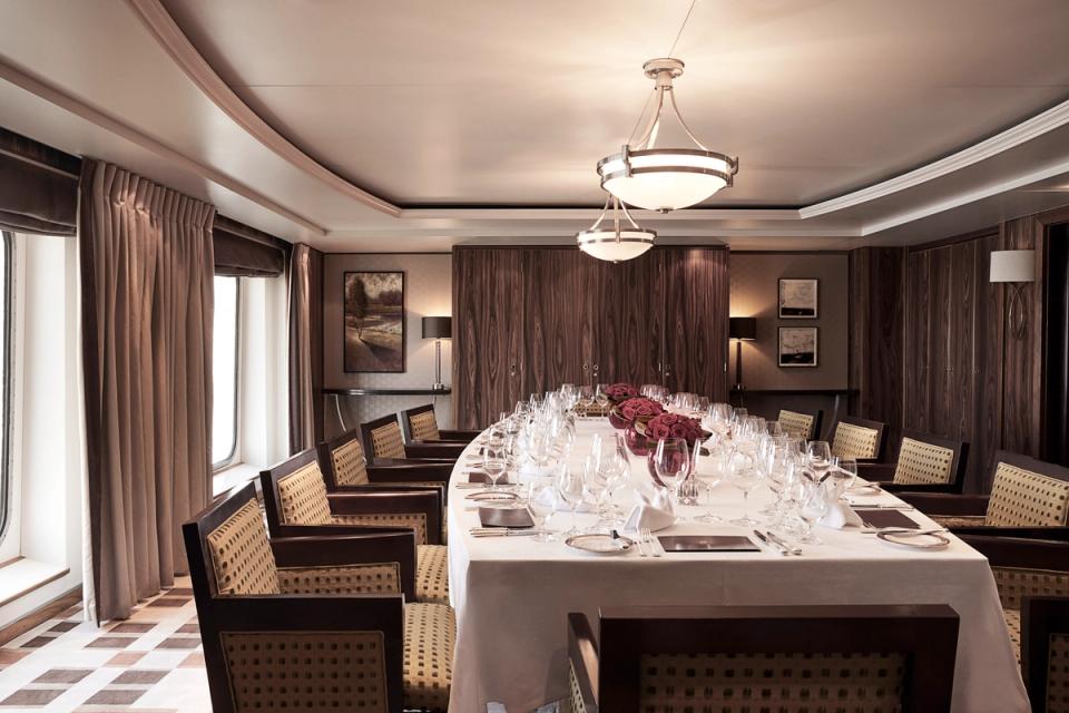 THE VINTAGE ROOM, CRYSTAL SERENITY