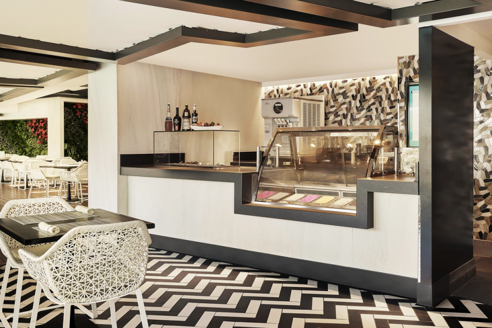 SCOOPS GELATO BAR, CRYSTAL SYMPHONY